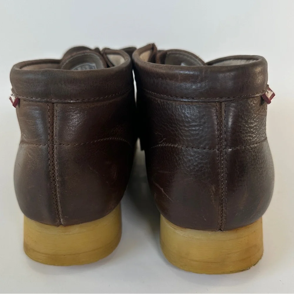 Clark’s Men’s 8.5‎ M Wallabee Boot Beeswax Brown Rubber Sole